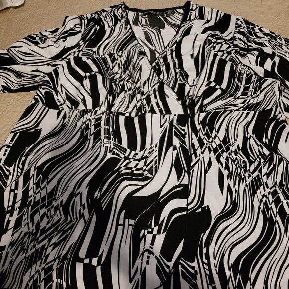 Blue Diamond Plus 20 Stretch Surplice Blouse. - Picture 1 of 8